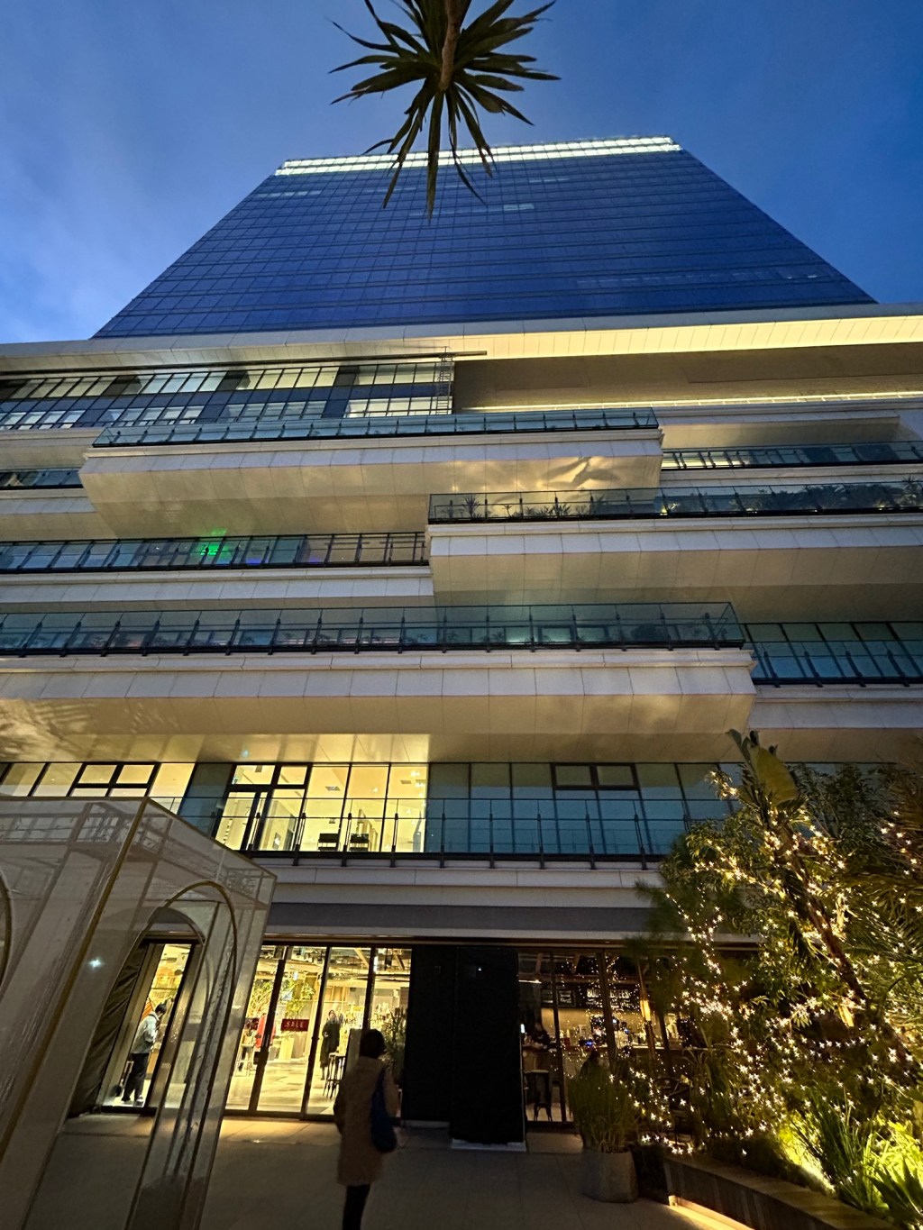 横浜の最新トレンドビルNEWoManでクラフトビール「800 DEGREES」